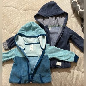 Carter’s bundle, 2 bodysuits, one 12M and one 18M. Blue/light blue